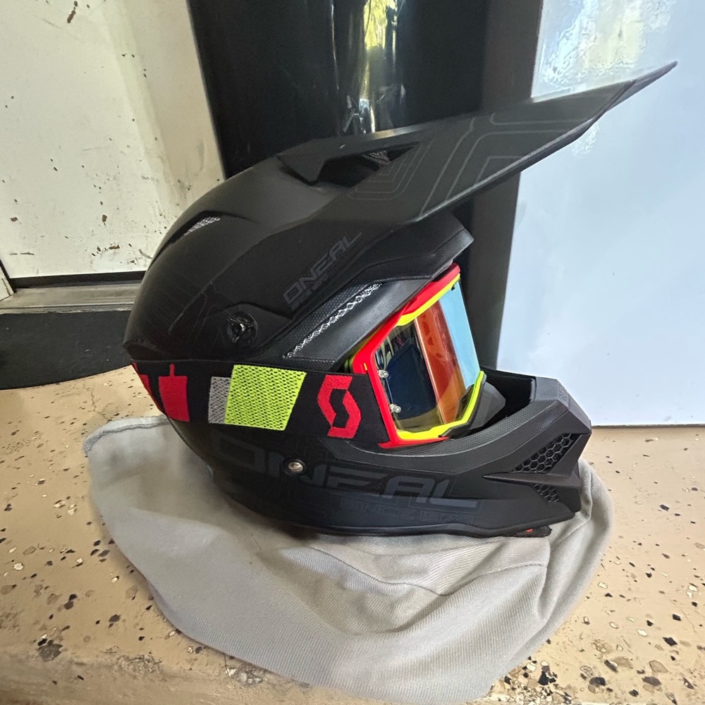 O’Neal Matte Black Full-Face Helmet polarized goggles DOT dirt bike helmet